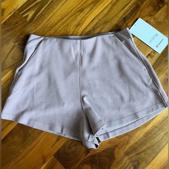 lululemon athletica Pants - Lululemon Ribbed Softstreme High-Rise Short 2" twilight rose size 6 NWT